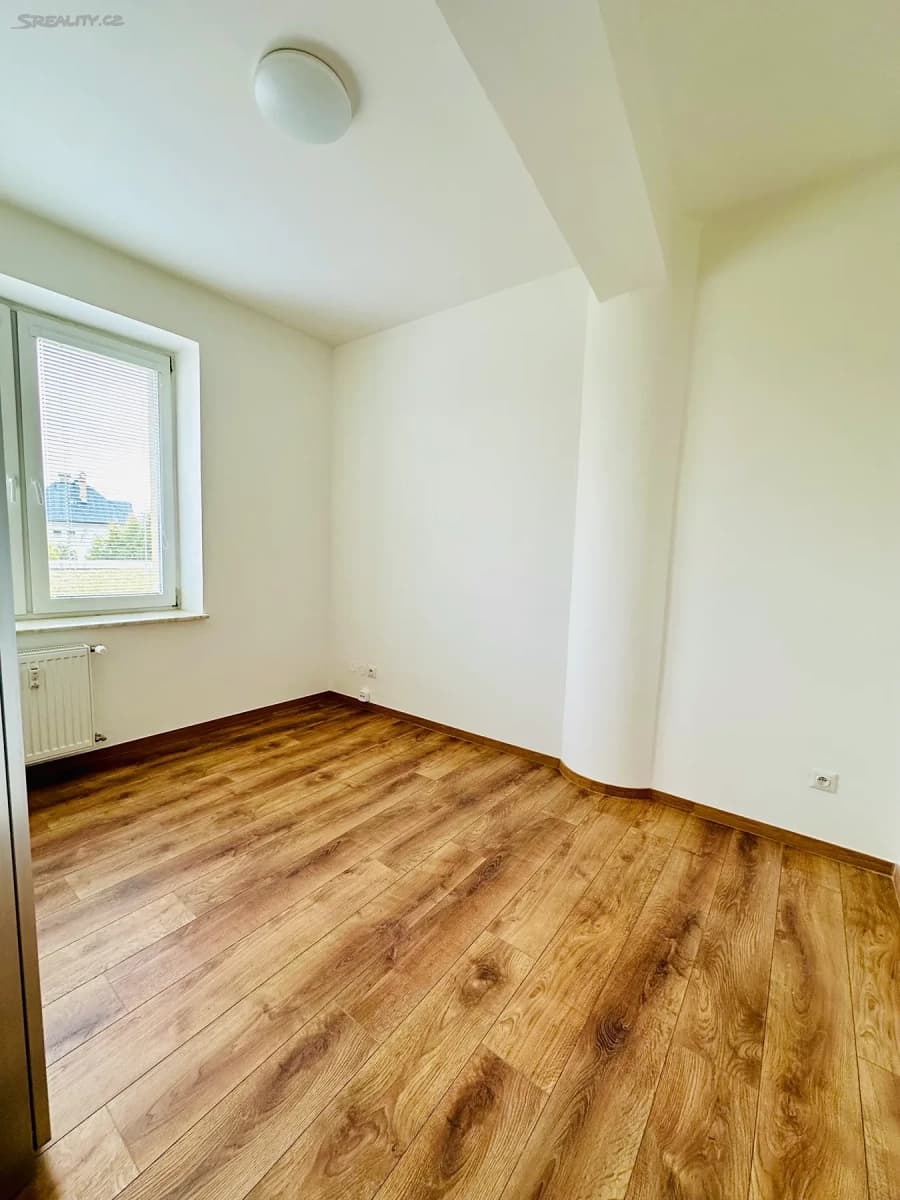 Pronájem bytu 2+kk 30 m², Suchdolské náměstí, Praha, Praha Pronájem bytu 2+kk 30 m², Suchdolské náměstí, Praha, Praha