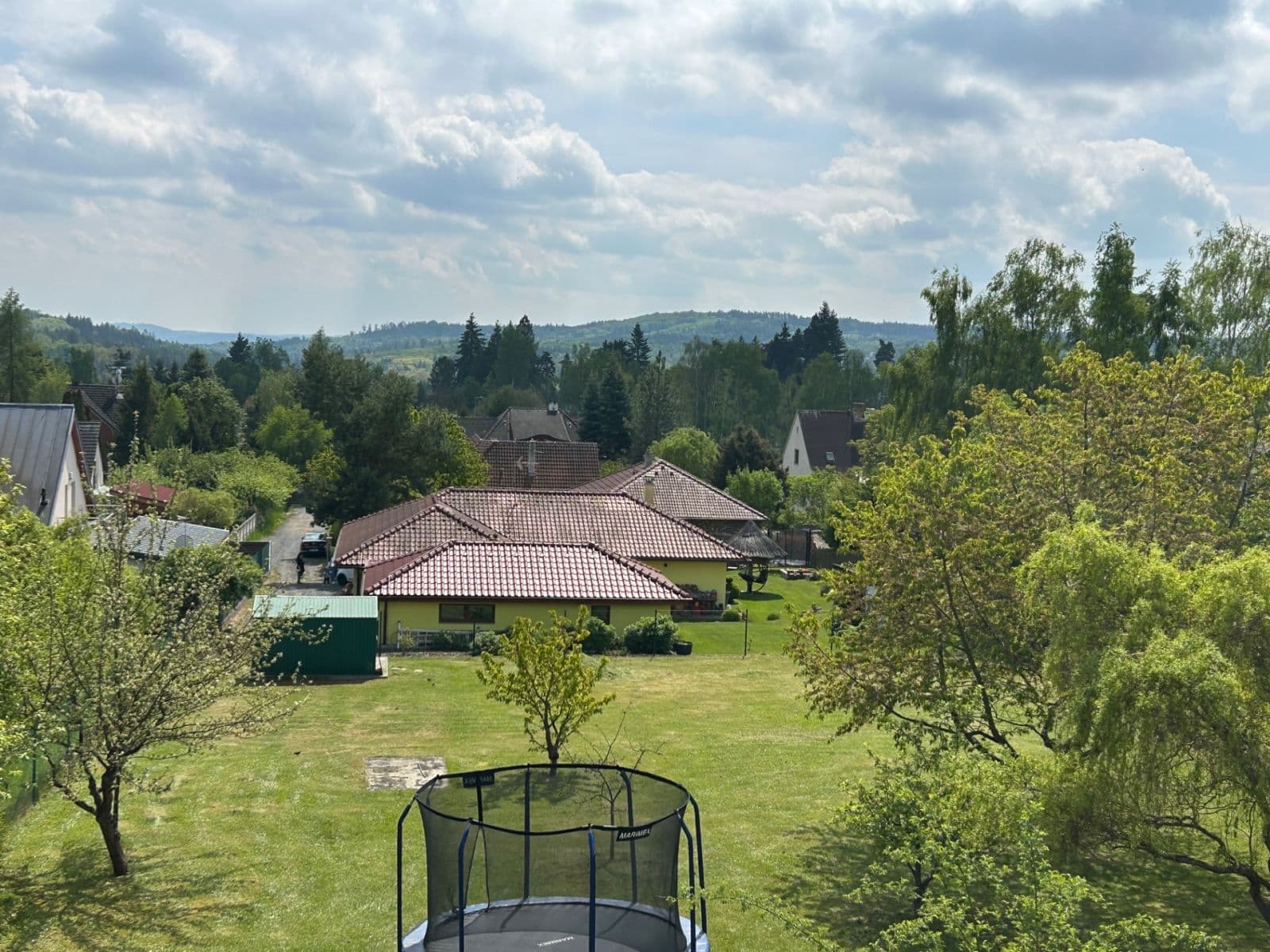Prodej pozemku 996 m², Na Výsluní, Kamenice, Středočeský kraj Prodej pozemku 996 m², Na Výsluní, Kamenice, Středočeský kraj