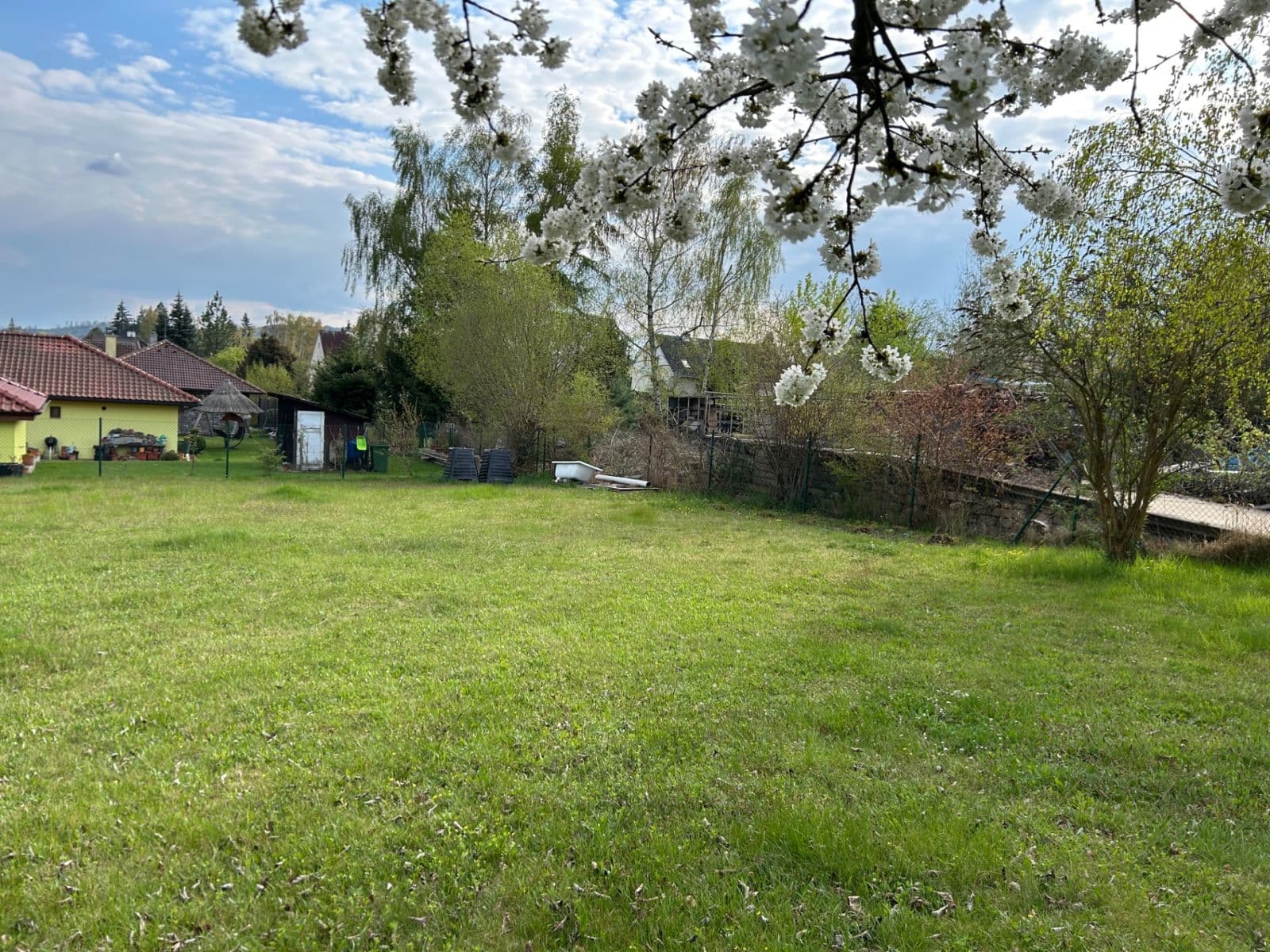 Prodej pozemku 996 m², Na Výsluní, Kamenice, Středočeský kraj Prodej pozemku 996 m², Na Výsluní, Kamenice, Středočeský kraj