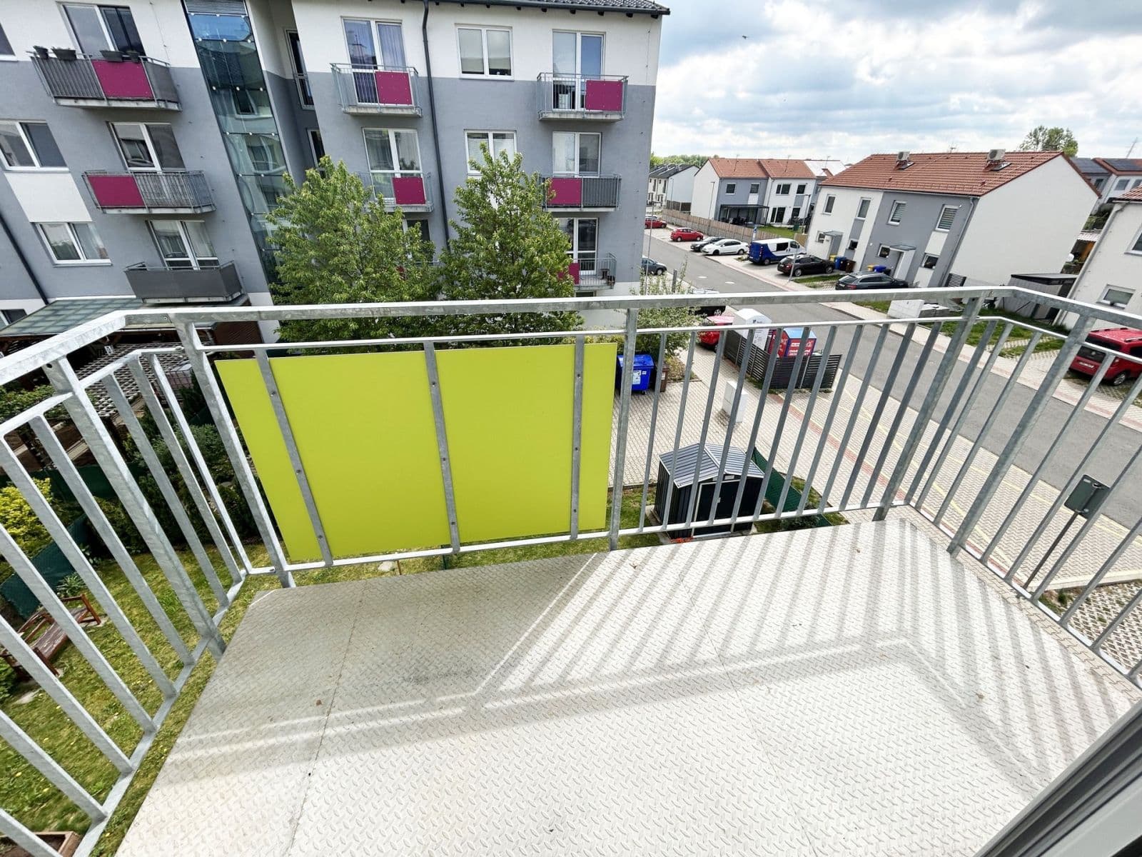 Pronájem bytu 3+kk 60 m², Příhodova, Chýně, Středočeský kraj Pronájem bytu 3+kk 60 m², Příhodova, Chýně, Středočeský kraj