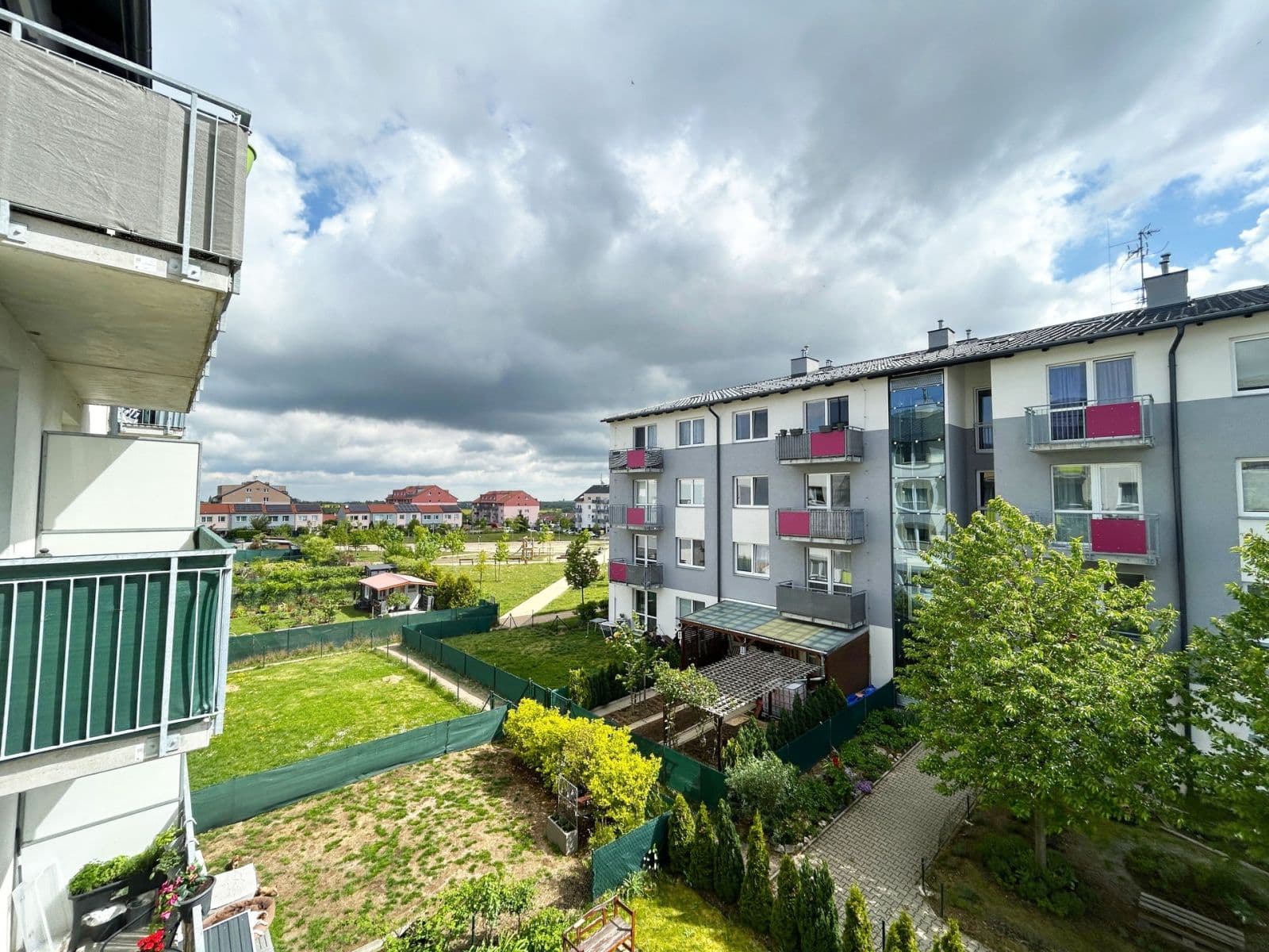 Pronájem bytu 3+kk 60 m², Příhodova, Chýně, Středočeský kraj Pronájem bytu 3+kk 60 m², Příhodova, Chýně, Středočeský kraj