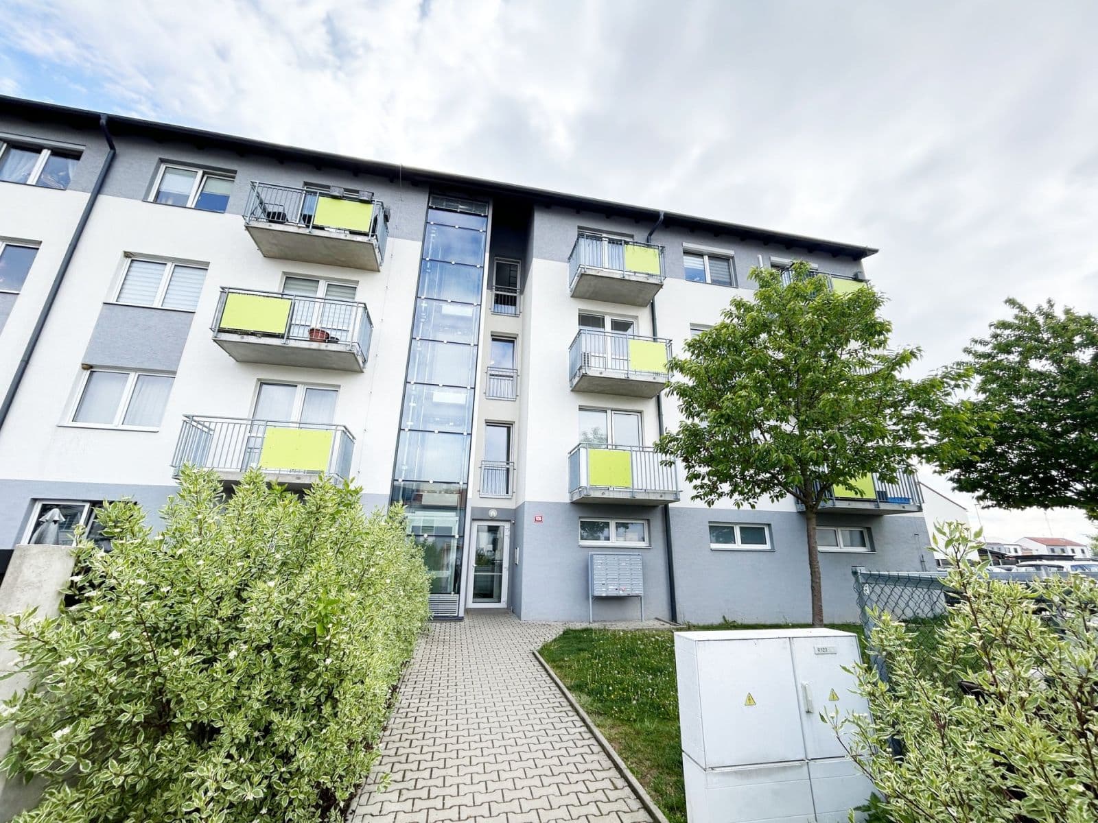 Pronájem bytu 3+kk 60 m², Příhodova, Chýně, Středočeský kraj Pronájem bytu 3+kk 60 m², Příhodova, Chýně, Středočeský kraj