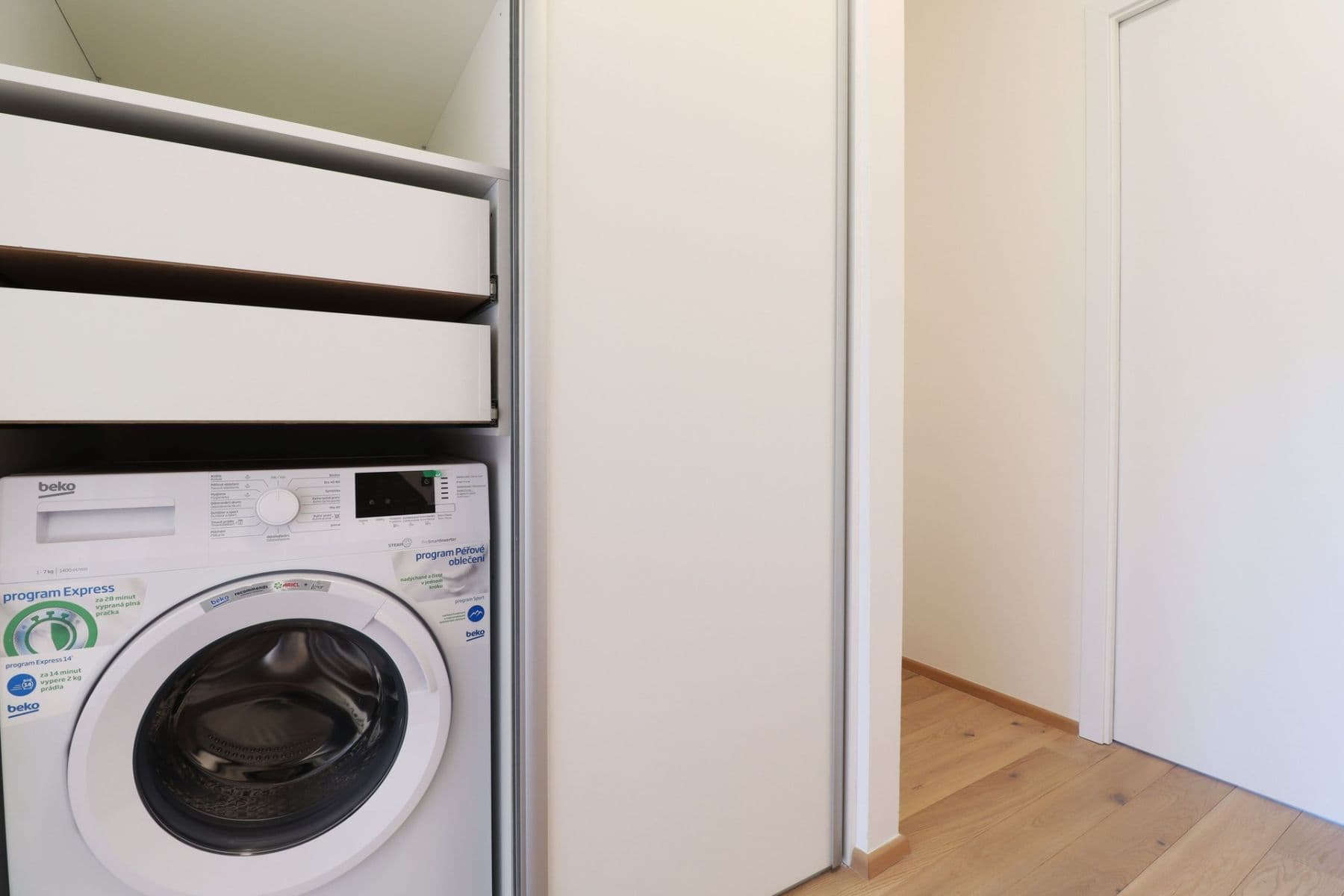 Pronájem bytu 2+kk 50 m², Na Valentince, Praha, Praha Pronájem bytu 2+kk 50 m², Na Valentince, Praha, Praha