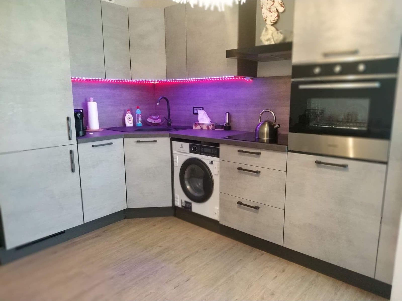 Pronájem bytu 1+kk 40 m², Partyzánská, Odolena Voda, Středočeský kraj Pronájem bytu 1+kk 40 m², Partyzánská, Odolena Voda, Středočeský kraj