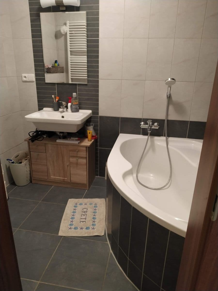 Pronájem bytu 1+kk 40 m², Partyzánská, Odolena Voda, Středočeský kraj Pronájem bytu 1+kk 40 m², Partyzánská, Odolena Voda, Středočeský kraj