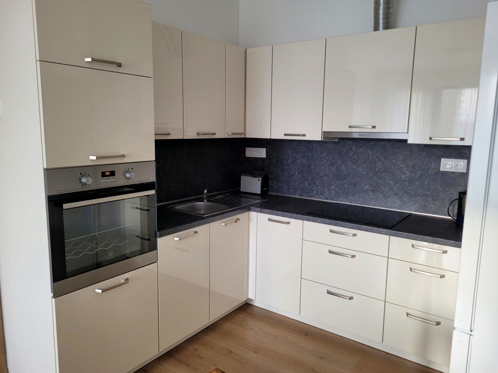 Pronájem bytu 2+kk 60 m², Nad Úžlabinou, Praha, Praha Pronájem bytu 2+kk 60 m², Nad Úžlabinou, Praha, Praha