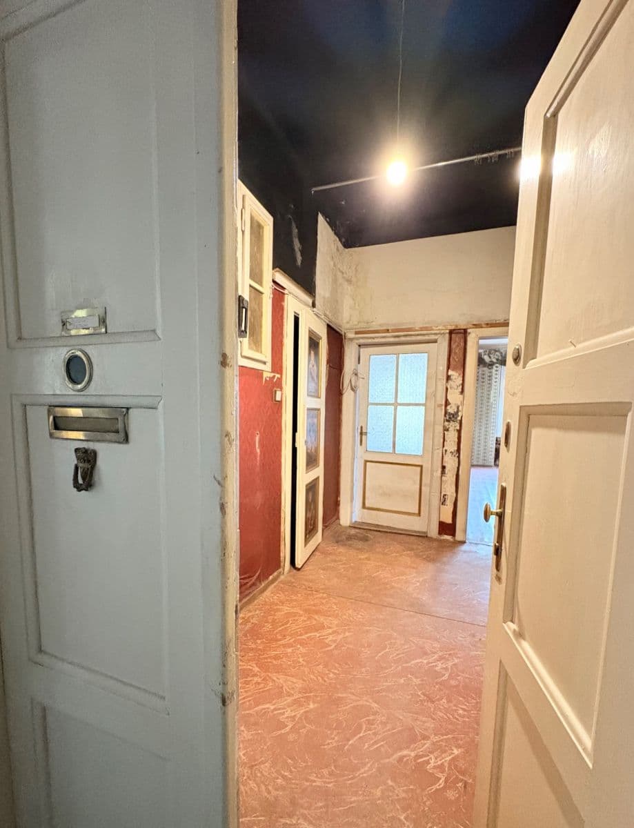 Prodej bytu 1+1 48 m², náměstí Dr. Václava Holého, Praha, Praha Prodej bytu 1+1 48 m², náměstí Dr. Václava Holého, Praha, Praha