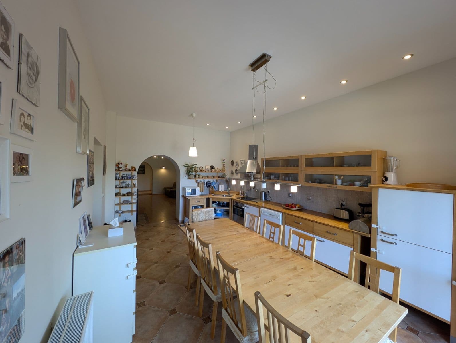 Prodej domu 300 m², pozemek 1.182 m², náměstí Kněžny Ludmily, Tetín, Středočeský kraj Prodej domu 300 m², pozemek 1.182 m², náměstí Kněžny Ludmily, Tetín, Středočeský kraj