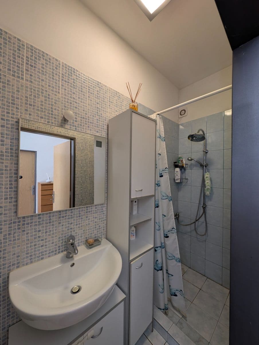 Prodej domu 300 m², pozemek 1.182 m², náměstí Kněžny Ludmily, Tetín, Středočeský kraj Prodej domu 300 m², pozemek 1.182 m², náměstí Kněžny Ludmily, Tetín, Středočeský kraj