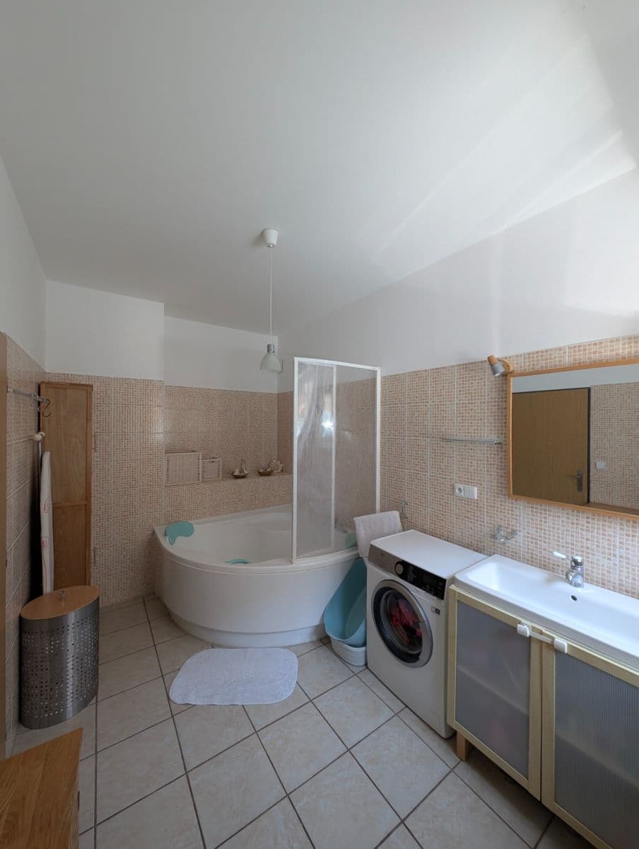 Prodej domu 300 m², pozemek 1.182 m², náměstí Kněžny Ludmily, Tetín, Středočeský kraj Prodej domu 300 m², pozemek 1.182 m², náměstí Kněžny Ludmily, Tetín, Středočeský kraj