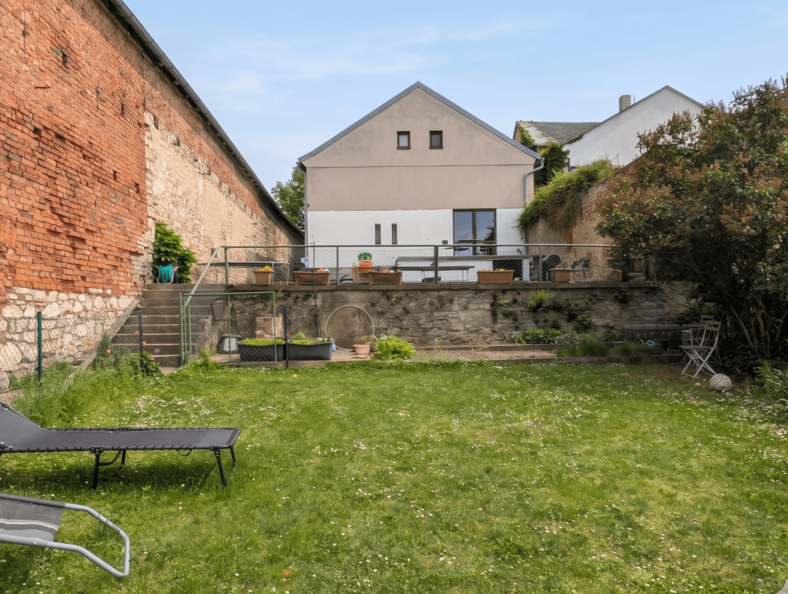 Prodej domu 300 m², pozemek 1.182 m², náměstí Kněžny Ludmily, Tetín, Středočeský kraj Prodej domu 300 m², pozemek 1.182 m², náměstí Kněžny Ludmily, Tetín, Středočeský kraj