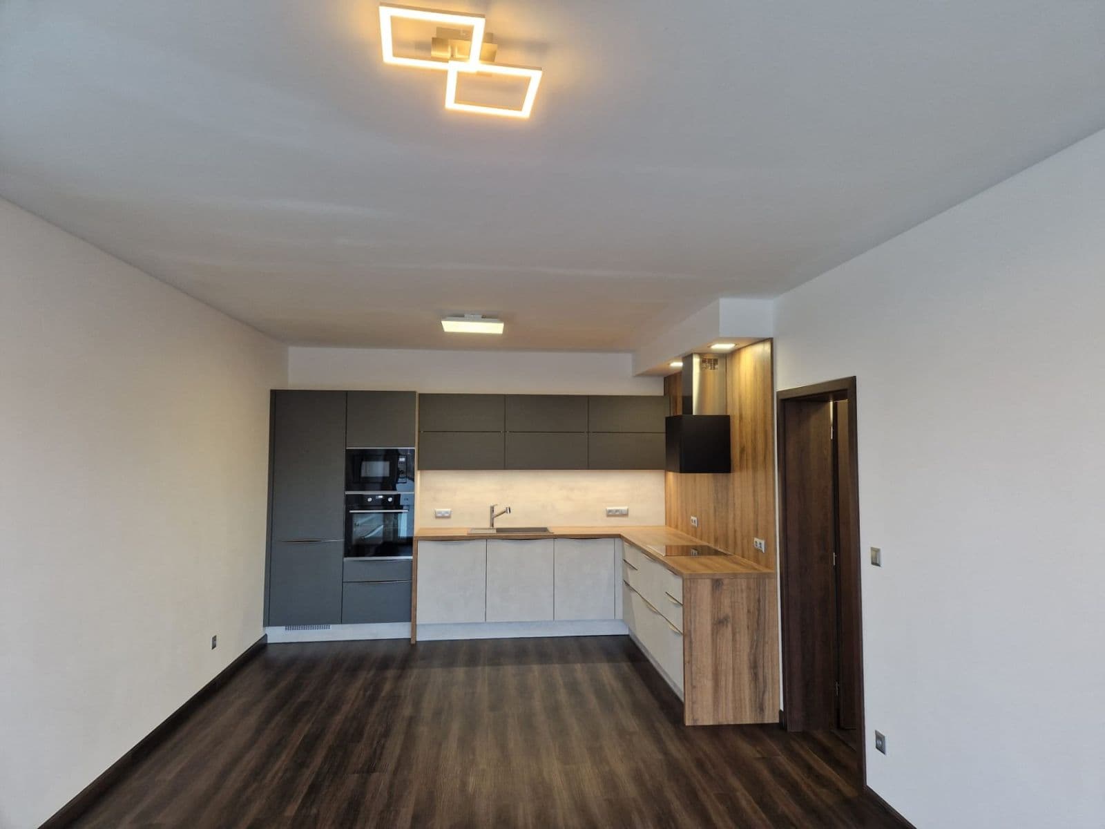 Pronájem bytu 2+kk 63 m², Sedlecká, Karlovy Vary, Karlovarský kraj Pronájem bytu 2+kk 63 m², Sedlecká, Karlovy Vary, Karlovarský kraj