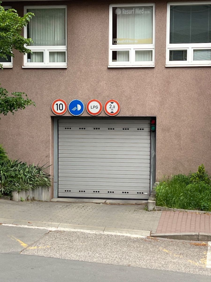 Pronájem garáže 13 m², Paříkova, Praha, Praha Pronájem garáže 13 m², Paříkova, Praha, Praha