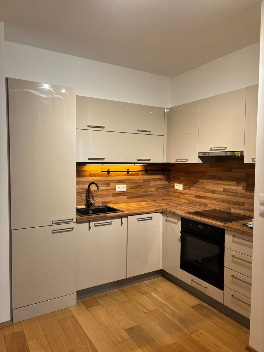 Pronájem bytu 2+kk 44 m², U Sladovny, Praha, Praha Pronájem bytu 2+kk 44 m², U Sladovny, Praha, Praha