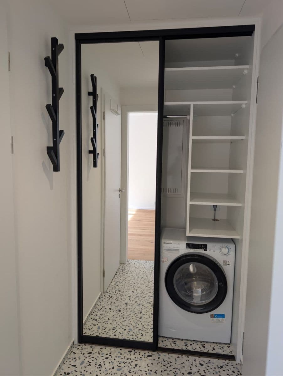Pronájem bytu 1+kk 29 m², U Komína, Praha, Praha Pronájem bytu 1+kk 29 m², U Komína, Praha, Praha