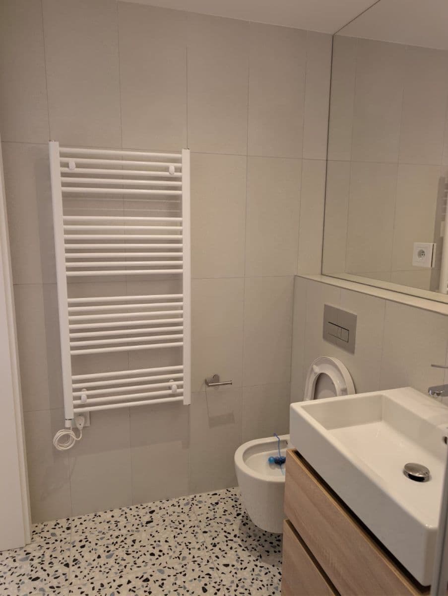 Pronájem bytu 1+kk 29 m², U Komína, Praha, Praha Pronájem bytu 1+kk 29 m², U Komína, Praha, Praha