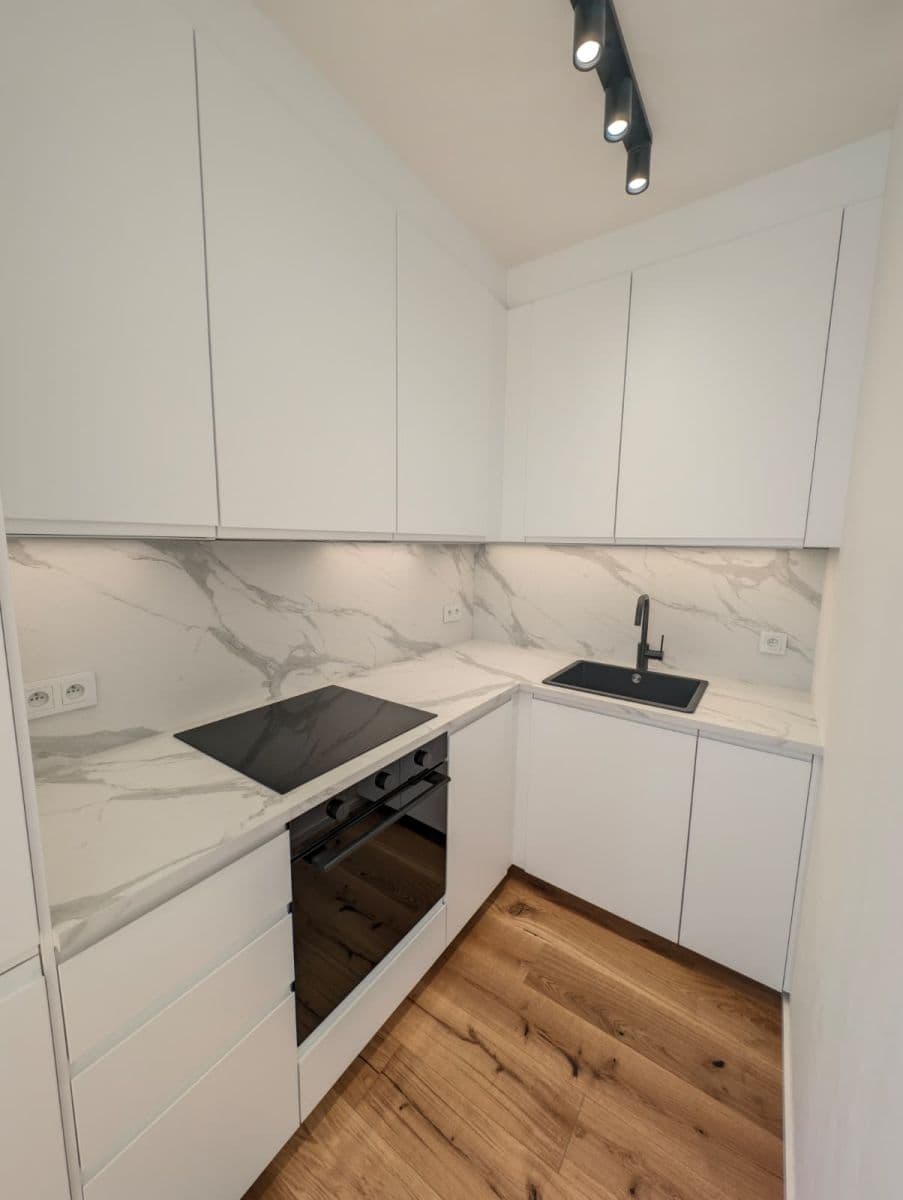 Pronájem bytu 1+kk 29 m², U Komína, Praha, Praha Pronájem bytu 1+kk 29 m², U Komína, Praha, Praha