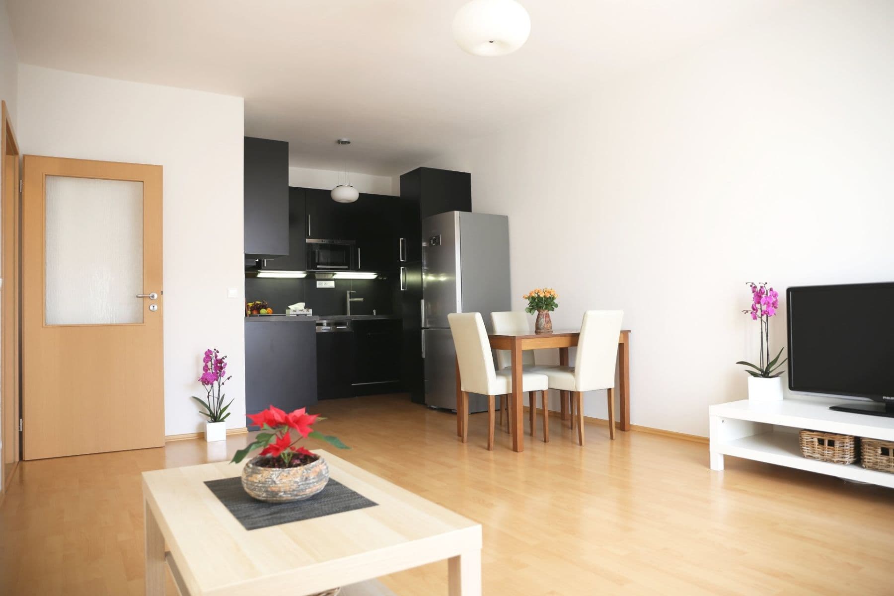 Pronájem bytu 2+kk 57 m², Lomená, Zbuzany, Středočeský kraj Pronájem bytu 2+kk 57 m², Lomená, Zbuzany, Středočeský kraj