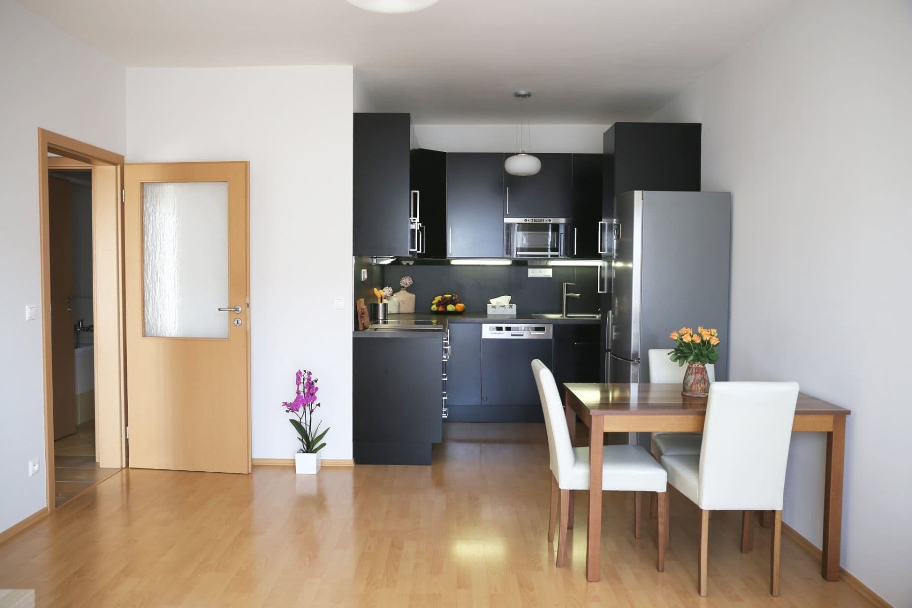 Pronájem bytu 2+kk 57 m², Lomená, Zbuzany, Středočeský kraj Pronájem bytu 2+kk 57 m², Lomená, Zbuzany, Středočeský kraj