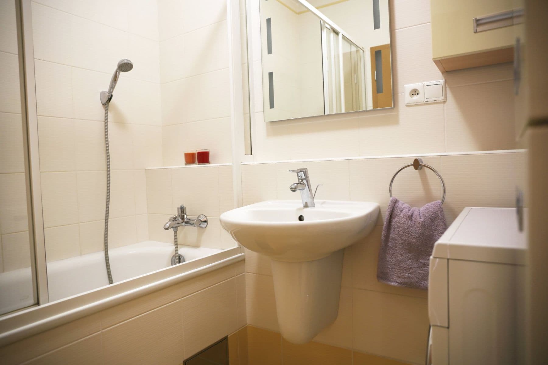 Pronájem bytu 2+kk 57 m², Lomená, Zbuzany, Středočeský kraj Pronájem bytu 2+kk 57 m², Lomená, Zbuzany, Středočeský kraj