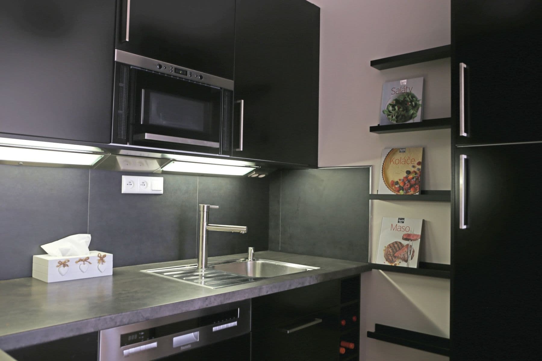 Pronájem bytu 2+kk 57 m², Lomená, Zbuzany, Středočeský kraj Pronájem bytu 2+kk 57 m², Lomená, Zbuzany, Středočeský kraj