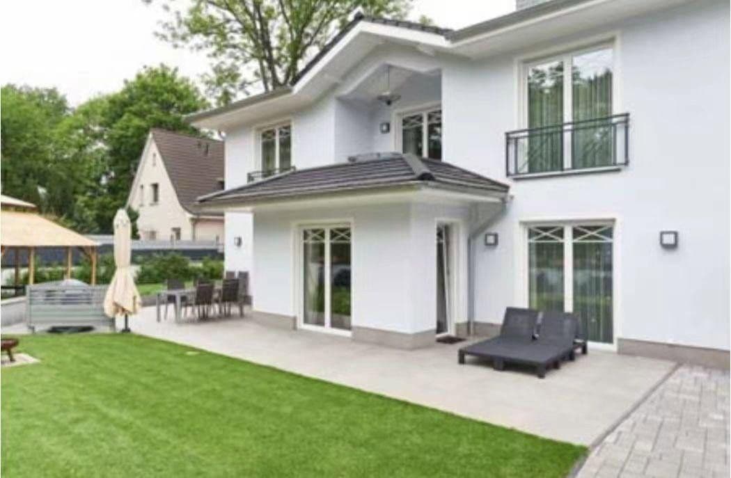 Prodej domu 320 m², pozemek 1.180 m², Berlin, Berlín Prodej domu 320 m², pozemek 1.180 m², Berlin, Berlín
