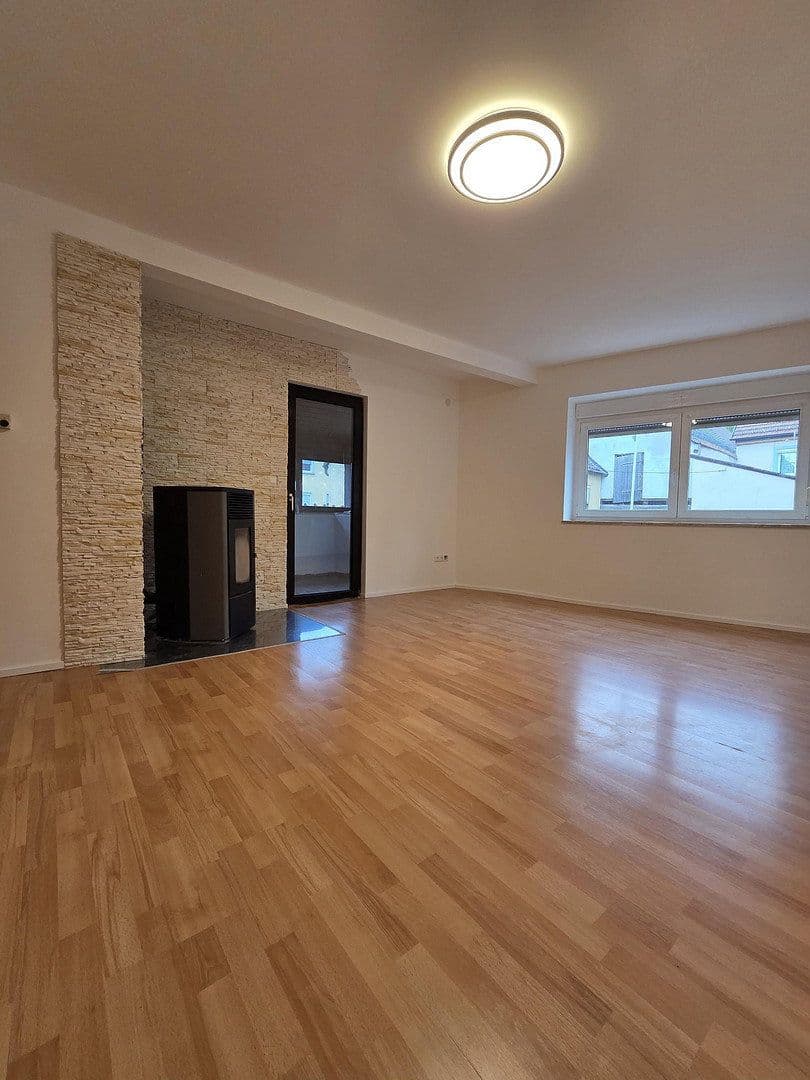 Pronájem bytu 5+1 125 m², Bahnhofstraße 5, Arnstein, Bavorsko Pronájem bytu 5+1 125 m², Bahnhofstraße 5, Arnstein, Bavorsko