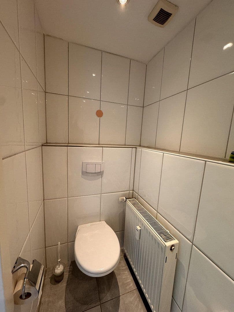 Pronájem bytu 1+1 37 m², Mauenheimer Str. 125, Köln, Severní Porýní-Vestfálsko Pronájem bytu 1+1 37 m², Mauenheimer Str. 125, Köln, Severní Porýní-Vestfálsko