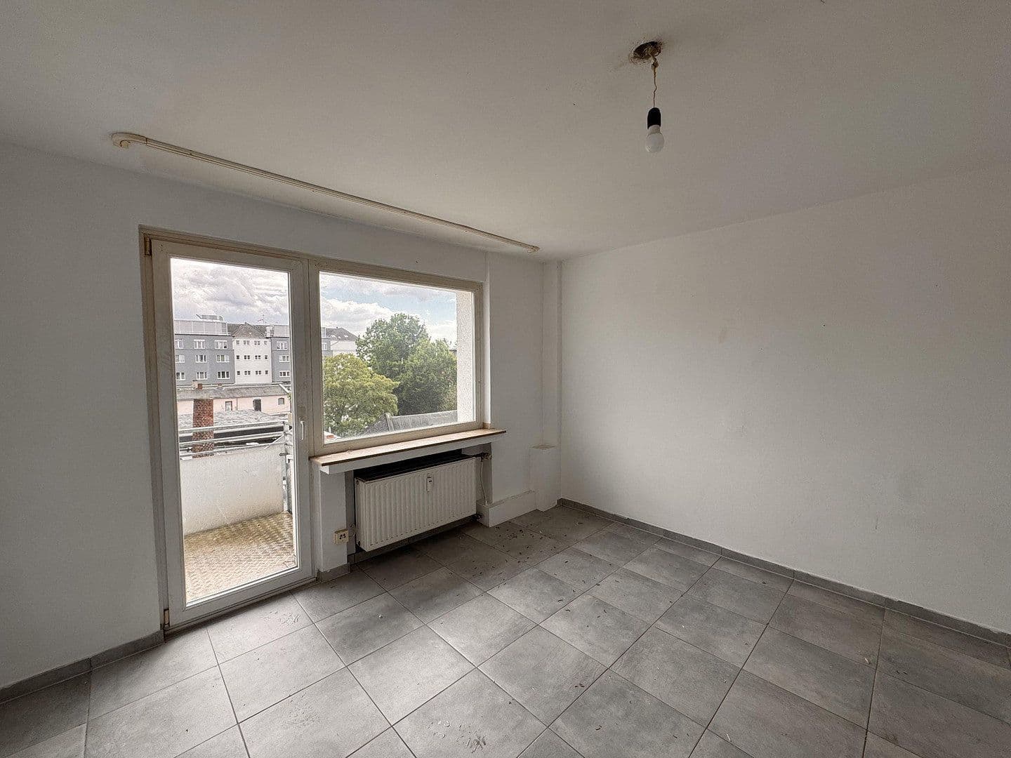 Pronájem bytu 1+1 37 m², Mauenheimer Str. 125, Köln, Severní Porýní-Vestfálsko Pronájem bytu 1+1 37 m², Mauenheimer Str. 125, Köln, Severní Porýní-Vestfálsko