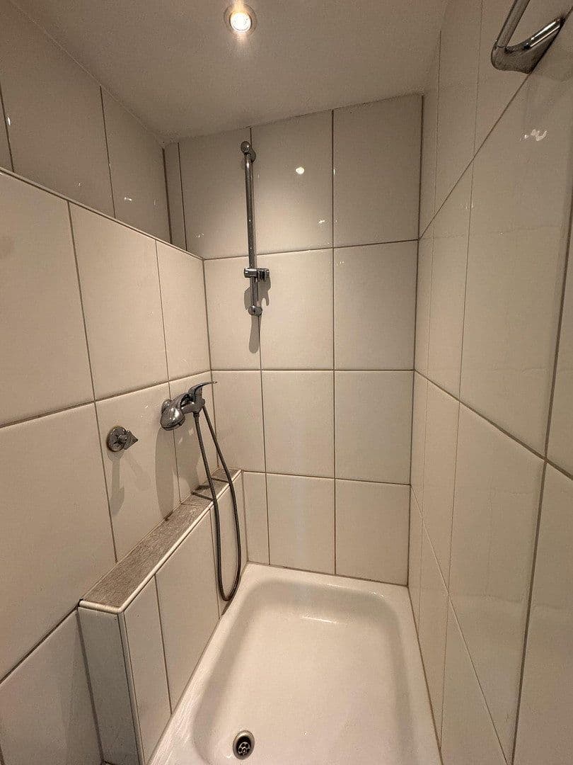 Pronájem bytu 1+1 37 m², Mauenheimer Str. 125, Köln, Severní Porýní-Vestfálsko Pronájem bytu 1+1 37 m², Mauenheimer Str. 125, Köln, Severní Porýní-Vestfálsko