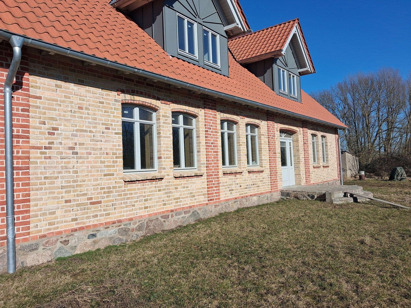 Prodej domu 275 m², pozemek 9.845 m², Behren-Lübchin, Mecklenburg-Vorpommern Prodej domu 275 m², pozemek 9.845 m², Behren-Lübchin, Mecklenburg-Vorpommern