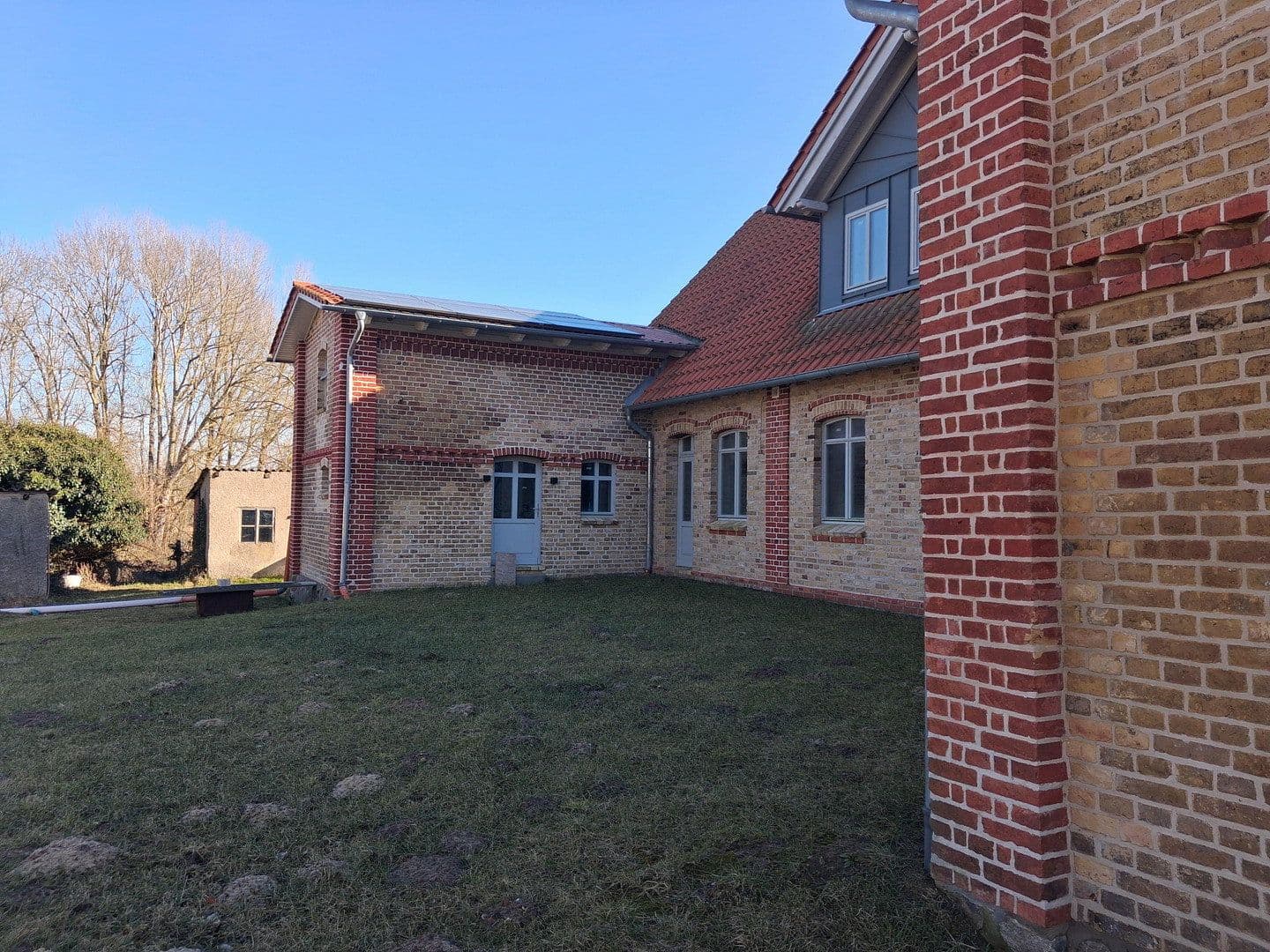 Prodej domu 275 m², pozemek 9.845 m², Behren-Lübchin, Mecklenburg-Vorpommern Prodej domu 275 m², pozemek 9.845 m², Behren-Lübchin, Mecklenburg-Vorpommern