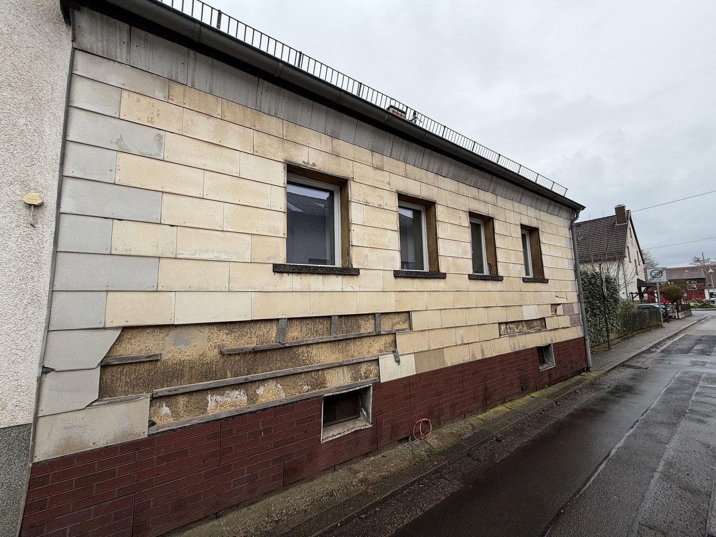 Prodej domu 120 m², pozemek 120 m², Breslauer Straße 2, Merchweiler, Země Sársko Prodej domu 120 m², pozemek 120 m², Breslauer Straße 2, Merchweiler, Země Sársko