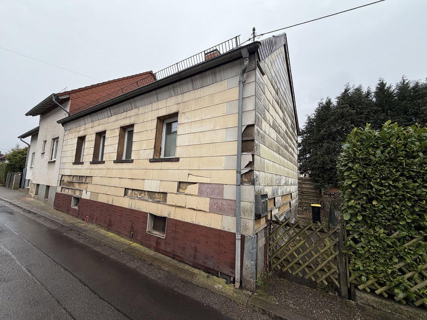 Prodej domu 120 m², pozemek 120 m², Breslauer Straße 2, Merchweiler, Země Sársko Prodej domu 120 m², pozemek 120 m², Breslauer Straße 2, Merchweiler, Země Sársko