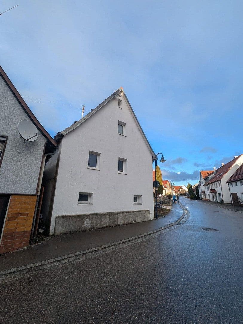Prodej domu 100 m², pozemek 109 m², Ermstalstraße 32, Münsingen, Bádensko-Württembersko Prodej domu 100 m², pozemek 109 m², Ermstalstraße 32, Münsingen, Bádensko-Württembersko