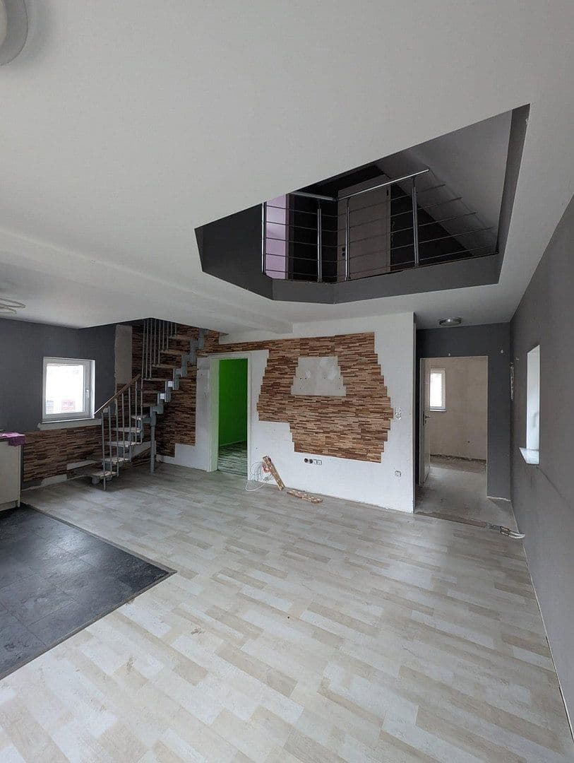 Prodej domu 100 m², pozemek 109 m², Ermstalstraße 32, Münsingen, Bádensko-Württembersko Prodej domu 100 m², pozemek 109 m², Ermstalstraße 32, Münsingen, Bádensko-Württembersko