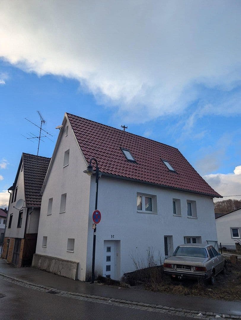 Prodej domu 100 m², pozemek 109 m², Ermstalstraße 32, Münsingen, Bádensko-Württembersko Prodej domu 100 m², pozemek 109 m², Ermstalstraße 32, Münsingen, Bádensko-Württembersko