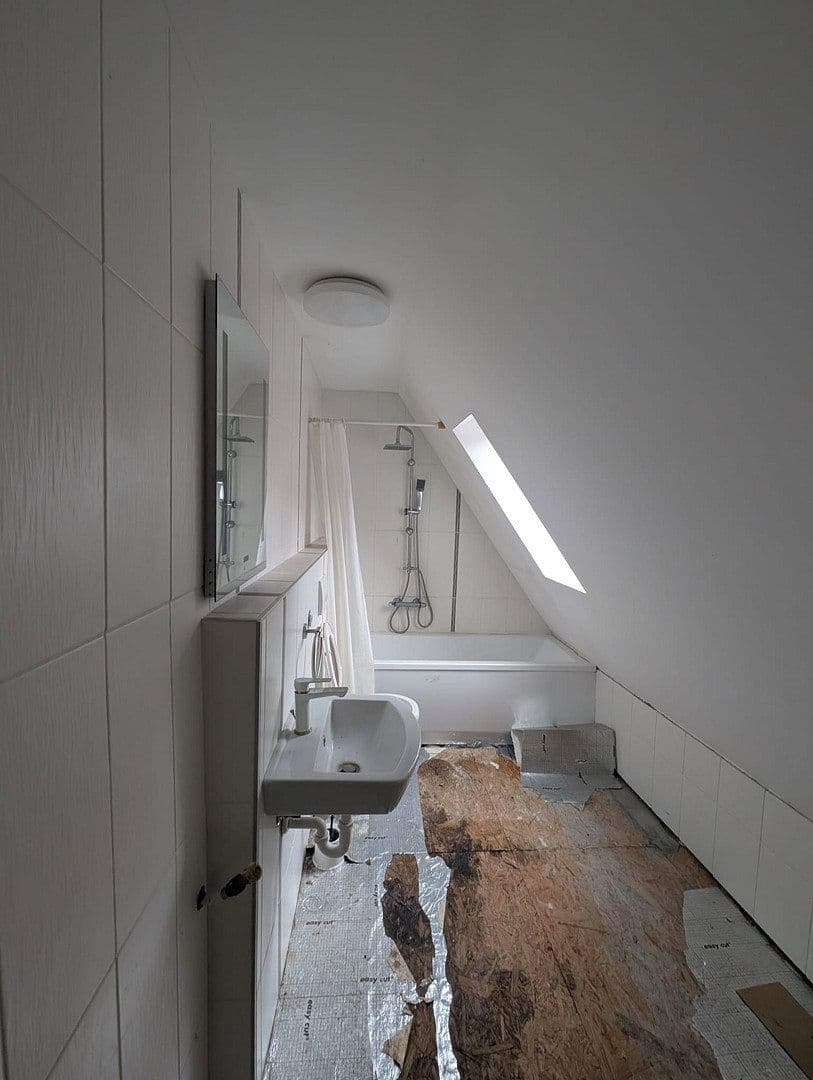 Prodej domu 100 m², pozemek 109 m², Ermstalstraße 32, Münsingen, Bádensko-Württembersko Prodej domu 100 m², pozemek 109 m², Ermstalstraße 32, Münsingen, Bádensko-Württembersko