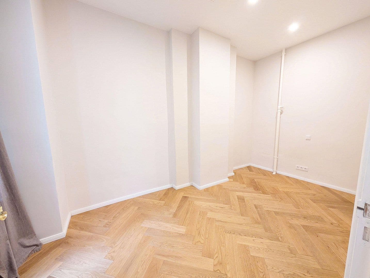 Pronájem bytu 3+1 104 m², Herderstraße 5, Berlin, Berlín Pronájem bytu 3+1 104 m², Herderstraße 5, Berlin, Berlín