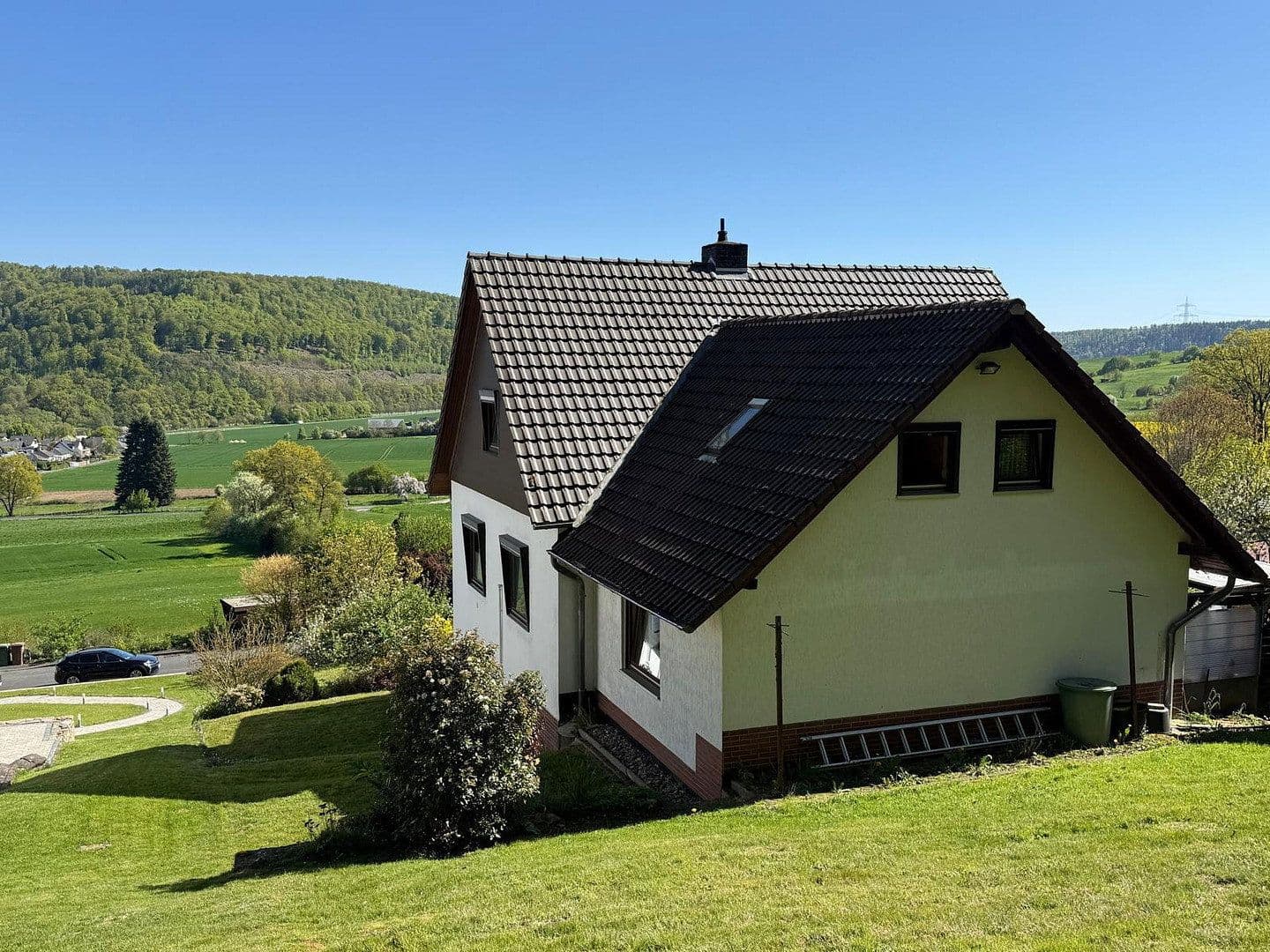 Prodej domu 142 m², pozemek 1.284 m², Rehwinkel, Fuldatal, Hessen Prodej domu 142 m², pozemek 1.284 m², Rehwinkel, Fuldatal, Hessen