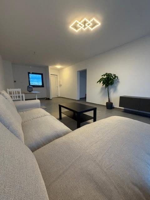 Prodej bytu 2+1 65 m², Erich-Ollenhauer-Str. 32e, Wiesbaden, Hessen Prodej bytu 2+1 65 m², Erich-Ollenhauer-Str. 32e, Wiesbaden, Hessen