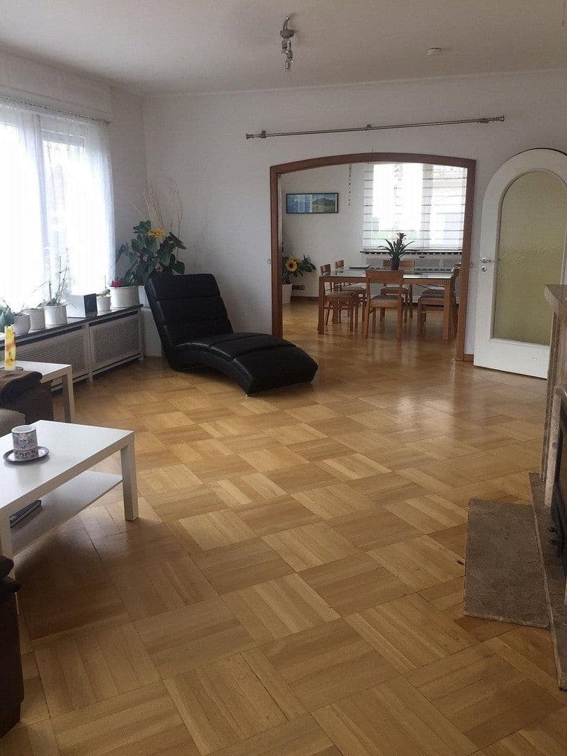 Pronájem domu 128 m², pozemek 550 m², Friedenstrasse 11, Pforzheim, Bádensko-Württembersko Pronájem domu 128 m², pozemek 550 m², Friedenstrasse 11, Pforzheim, Bádensko-Württembersko