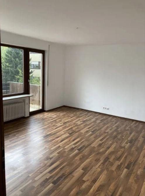 Pronájem bytu 2+1 55 m², Landstuhler Straße 2, Stuttgart-Weilimdorf, Bádensko-Württembersko Pronájem bytu 2+1 55 m², Landstuhler Straße 2, Stuttgart-Weilimdorf, Bádensko-Württembersko