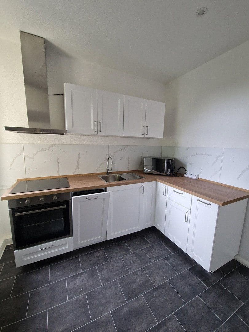 Pronájem bytu 2+1 47 m², Sommerlindenstraße 7, Leipzig, Sasko Pronájem bytu 2+1 47 m², Sommerlindenstraße 7, Leipzig, Sasko