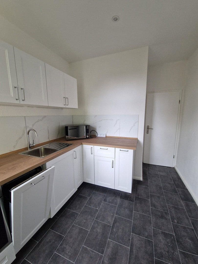 Pronájem bytu 2+1 47 m², Sommerlindenstraße 7, Leipzig, Sasko Pronájem bytu 2+1 47 m², Sommerlindenstraße 7, Leipzig, Sasko