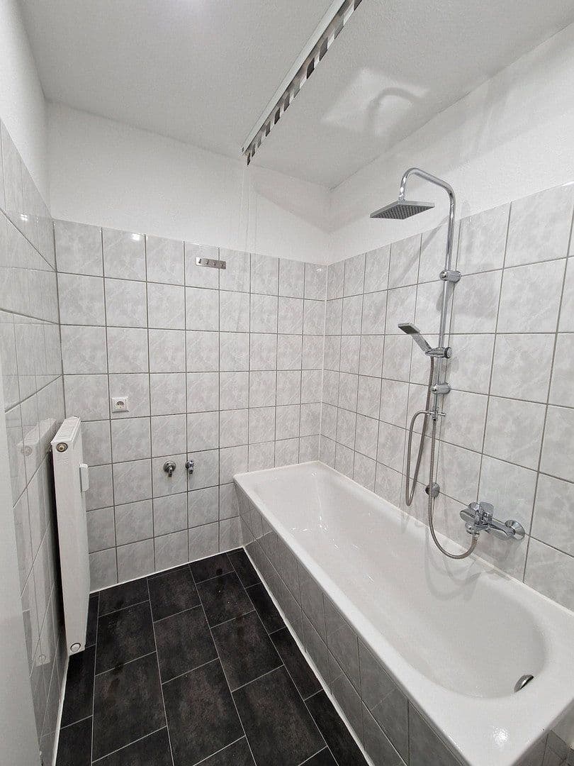 Pronájem bytu 2+1 47 m², Sommerlindenstraße 7, Leipzig, Sasko Pronájem bytu 2+1 47 m², Sommerlindenstraße 7, Leipzig, Sasko
