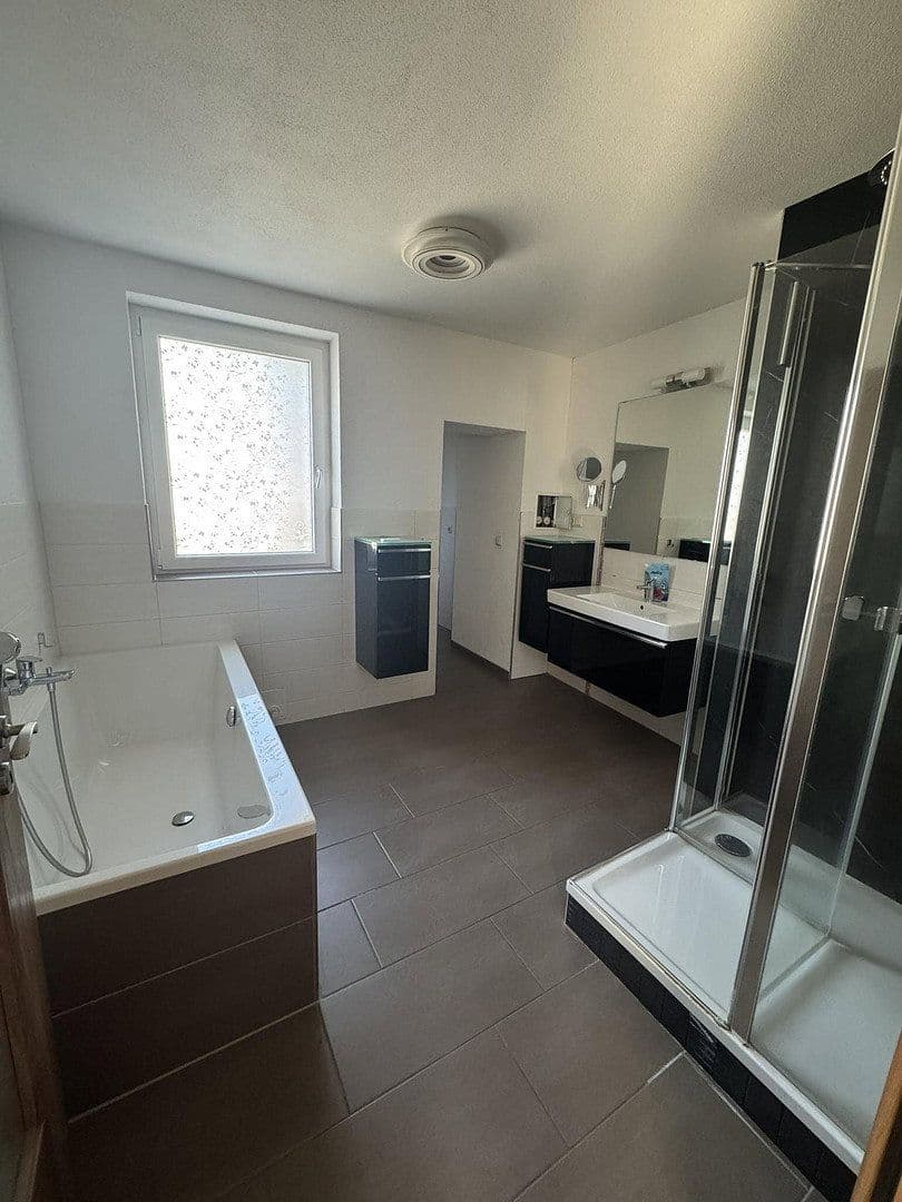 Pronájem bytu 4+1 98 m², Käthe Kollwitz Str. 5, Apolda, Durynsko Pronájem bytu 4+1 98 m², Käthe Kollwitz Str. 5, Apolda, Durynsko