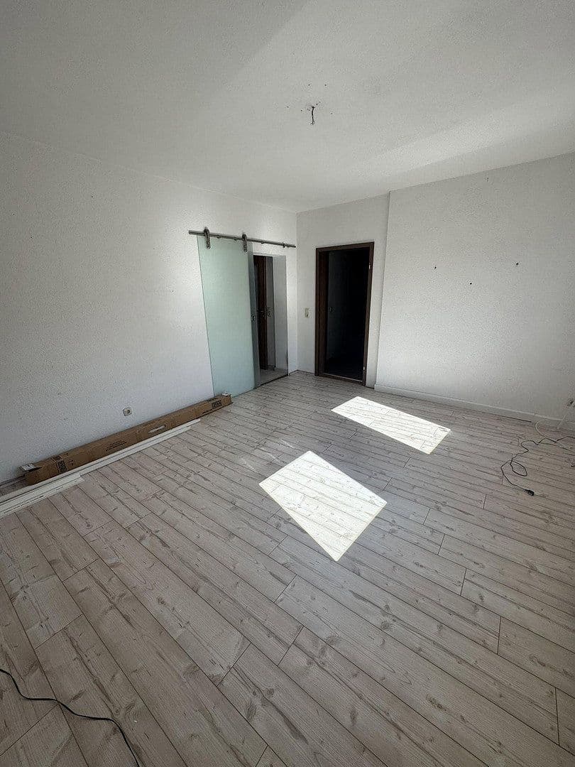 Pronájem bytu 4+1 98 m², Käthe Kollwitz Str. 5, Apolda, Durynsko Pronájem bytu 4+1 98 m², Käthe Kollwitz Str. 5, Apolda, Durynsko