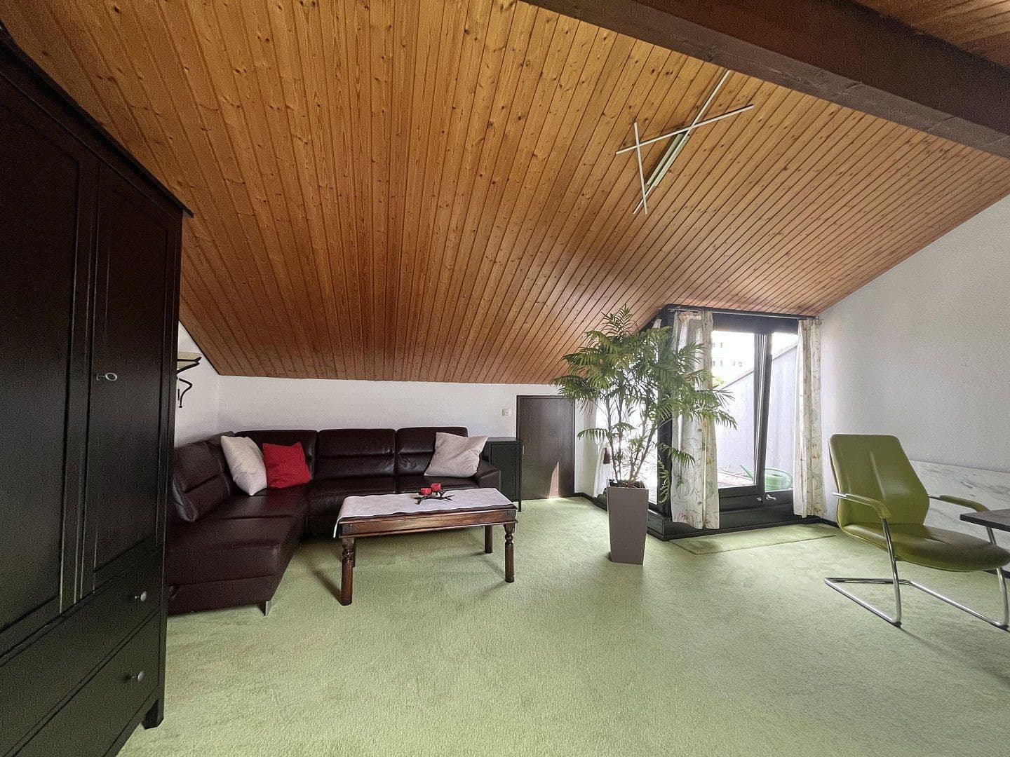 Prodej bytu 5+1 153 m², Chemnitzer Weg 10 (oberer Eingang), Sindelfingen, Bádensko-Württembersko Prodej bytu 5+1 153 m², Chemnitzer Weg 10 (oberer Eingang), Sindelfingen, Bádensko-Württembersko