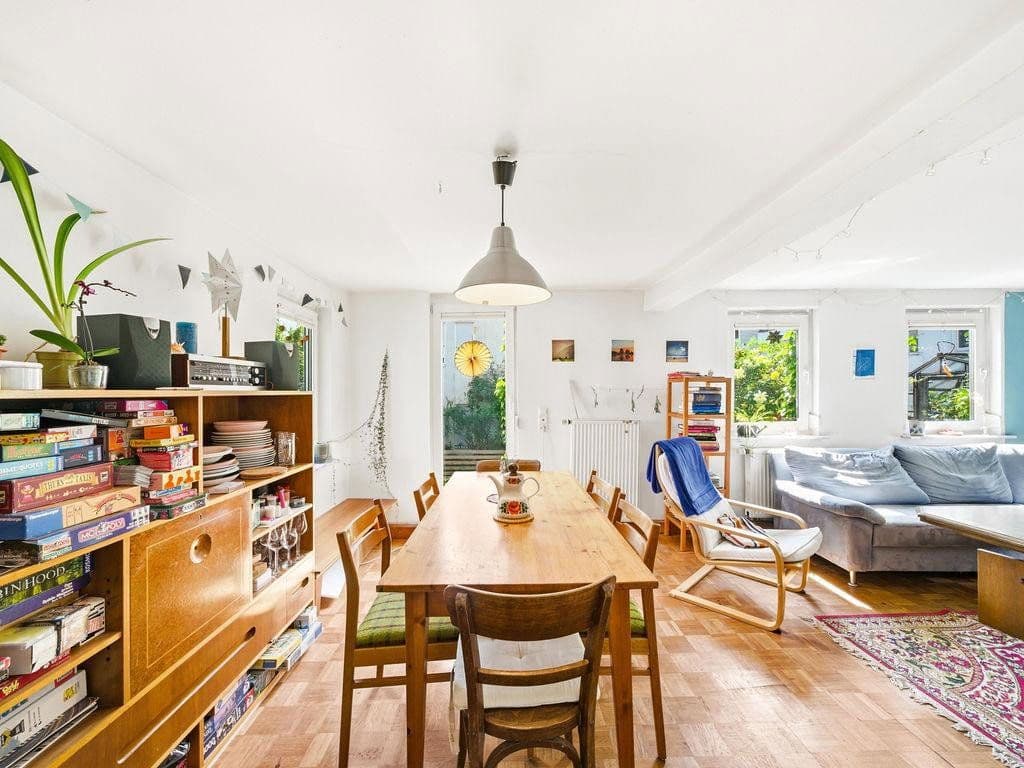 Prodej domu 159 m², pozemek 144 m², Stuttgart, Bádensko-Württembersko Prodej domu 159 m², pozemek 144 m², Stuttgart, Bádensko-Württembersko